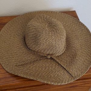Wide brimmed hat